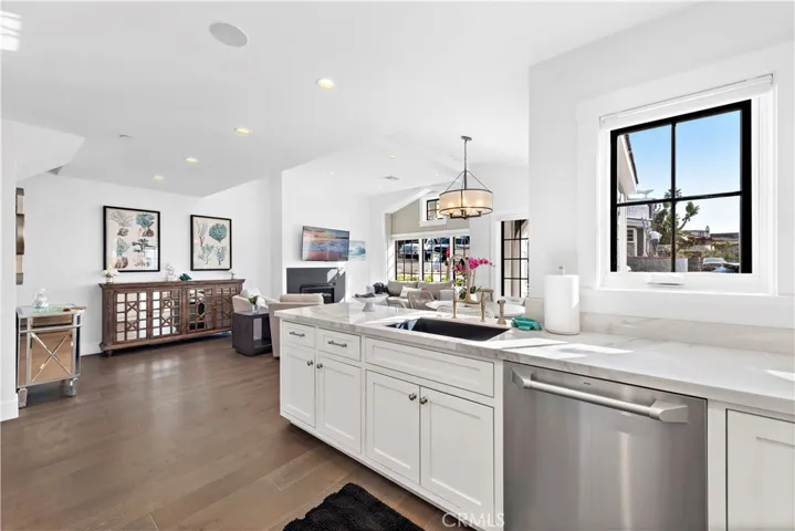 156 Pearl Street, Laguna Beach, California 92651