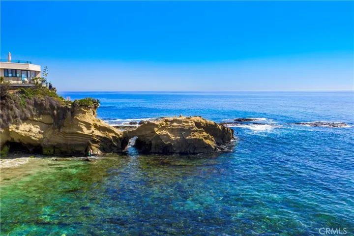 156 Pearl Street, Laguna Beach, California 92651