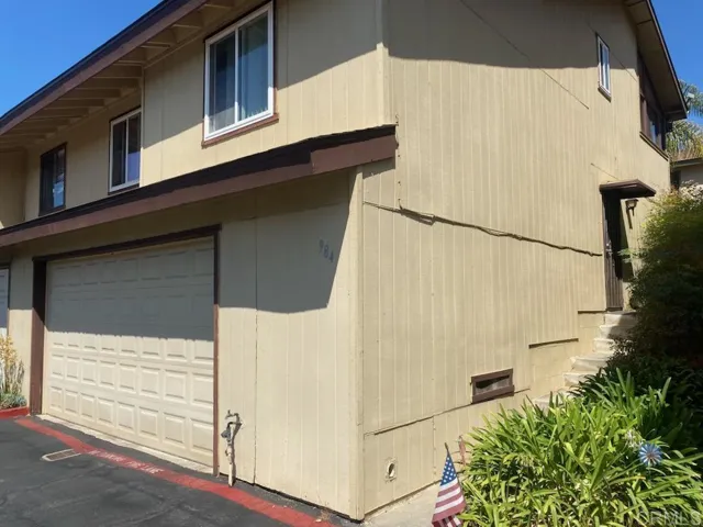 984 Marlin Drive, Vista, California 92084