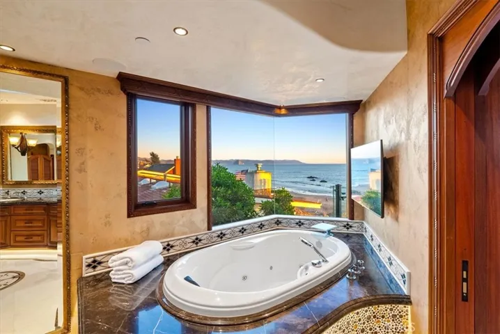 Jetted soaking tub taking in views of the Pacific Ocean