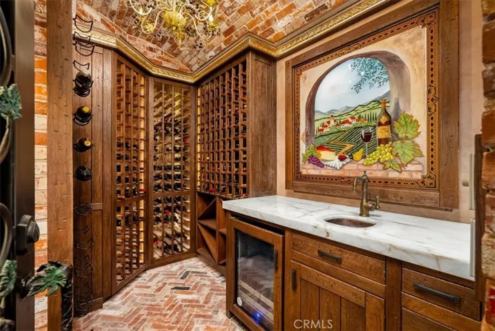 Storage for 450+ Bottles