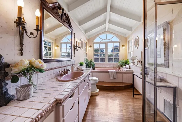 21471 Vai Avenue, Cupertino, California 95014