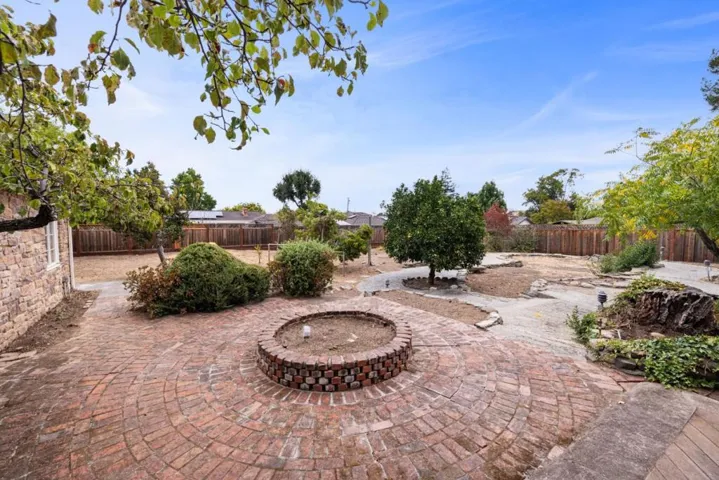 21471 Vai Avenue, Cupertino, California 95014