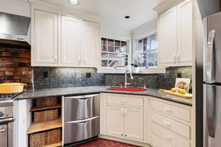 21471 Vai Avenue, Cupertino, California 95014