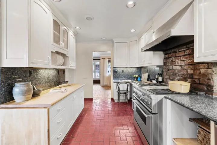 21471 Vai Avenue, Cupertino, California 95014