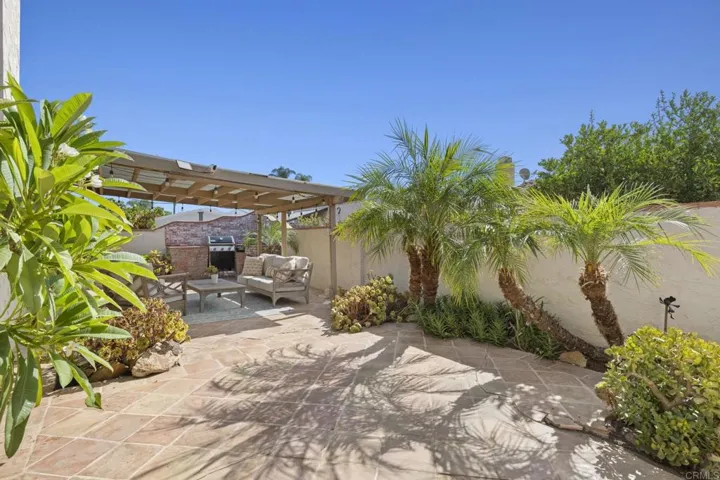 2101 Holly Avenue, Escondido, California 92027