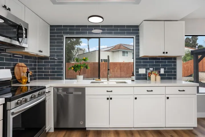 2101 Crown View Way, Oceanside, California 92056