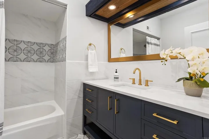 2101 Crown View Way, Oceanside, California 92056