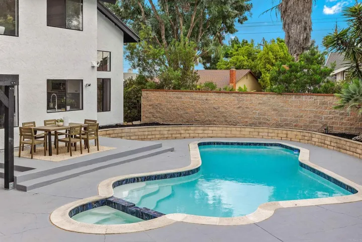 2101 Crown View Way, Oceanside, California 92056