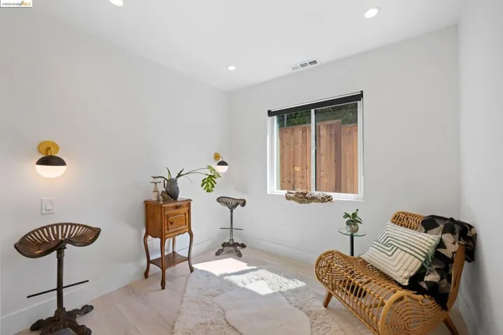 174 Santa Clara, Oakland, California 94610