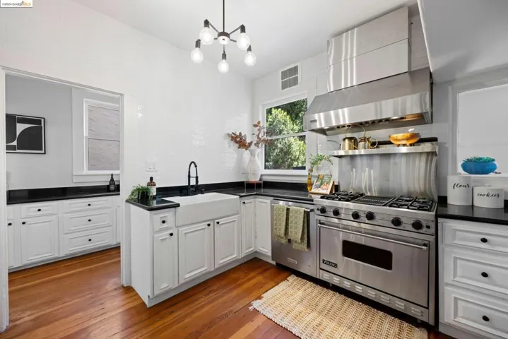 174 Santa Clara, Oakland, California 94610