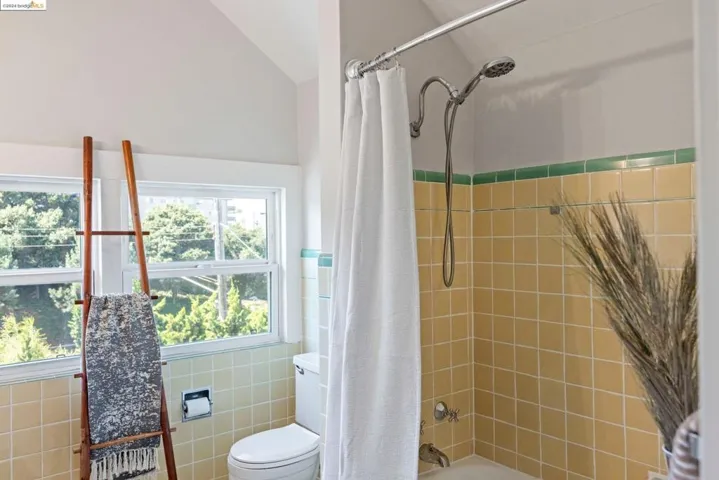 174 Santa Clara, Oakland, California 94610