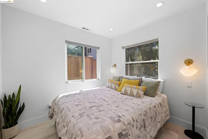174 Santa Clara, Oakland, California 94610