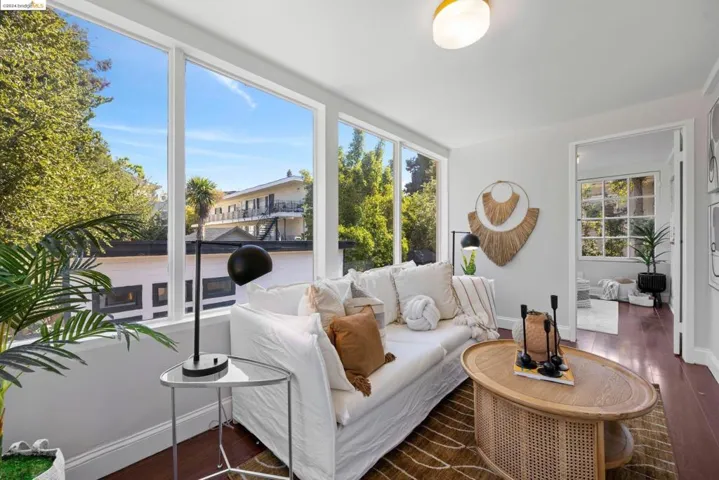 174 Santa Clara, Oakland, California 94610