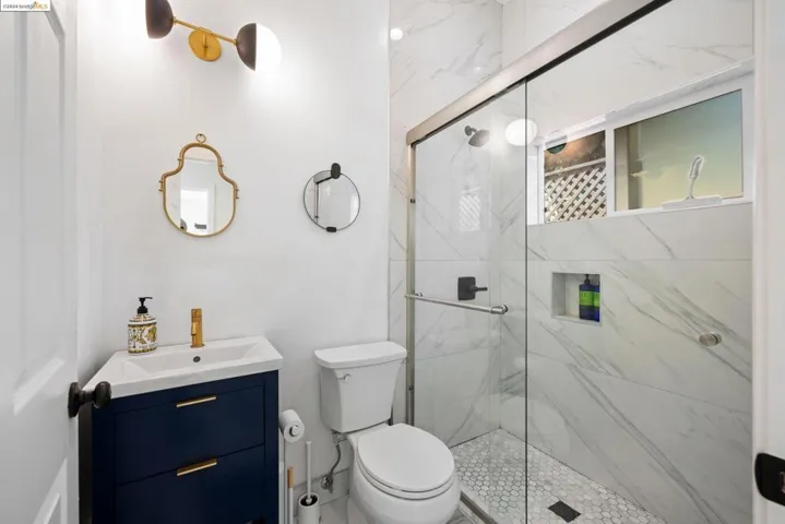 174 Santa Clara, Oakland, California 94610