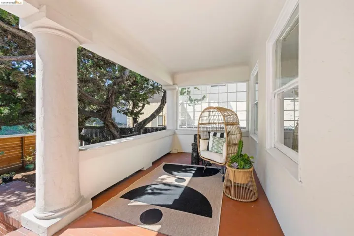 174 Santa Clara, Oakland, California 94610