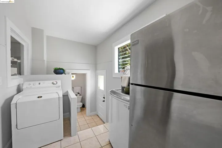 174 Santa Clara, Oakland, California 94610