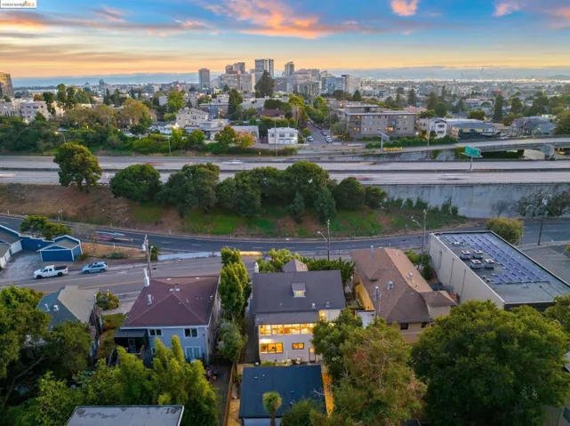 174 Santa Clara, Oakland, California 94610