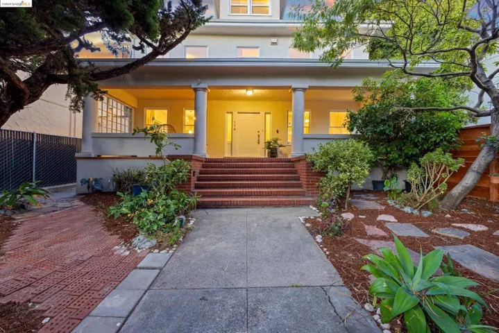 174 Santa Clara, Oakland, California 94610