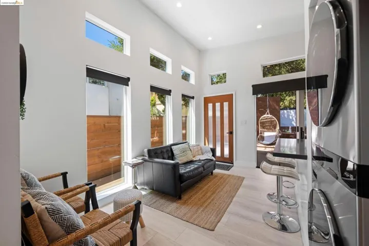 174 Santa Clara, Oakland, California 94610