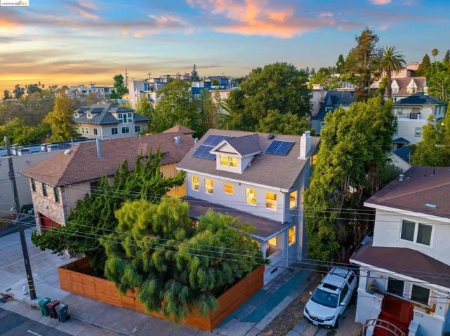 174 Santa Clara, Oakland, California 94610