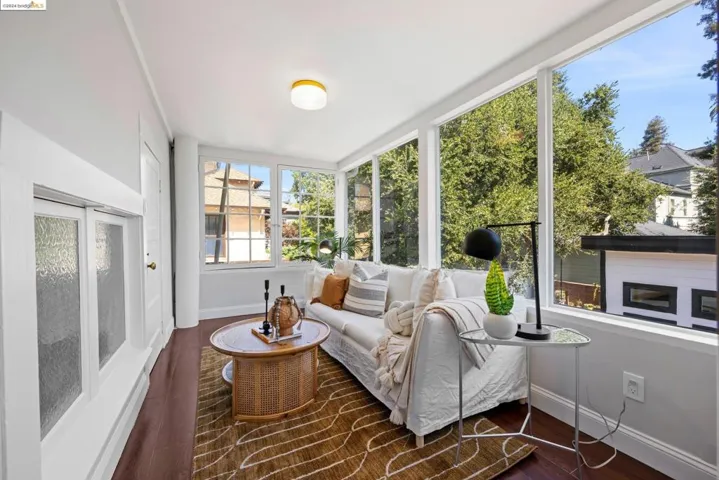 174 Santa Clara, Oakland, California 94610