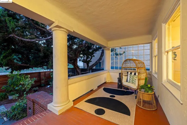 174 Santa Clara, Oakland, California 94610