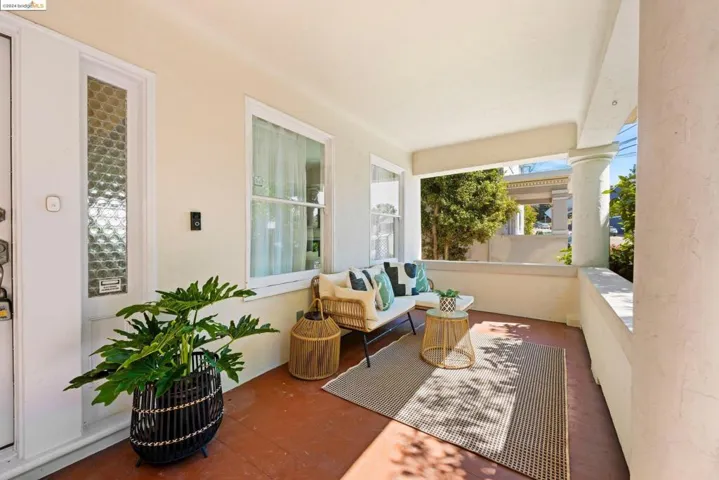 174 Santa Clara, Oakland, California 94610