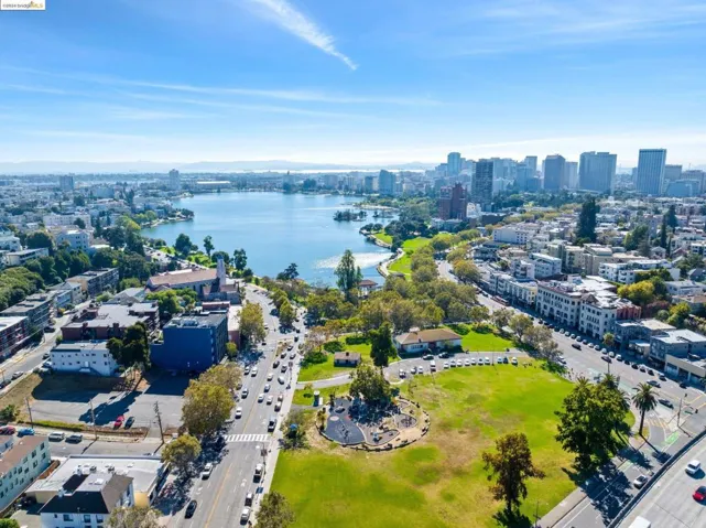 174 Santa Clara, Oakland, California 94610