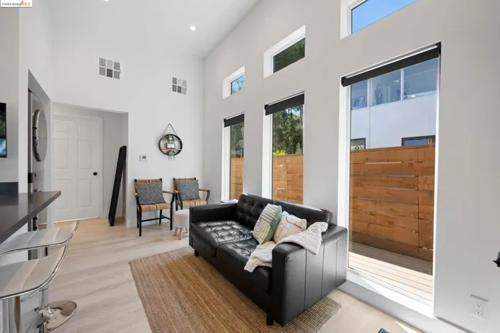 174 Santa Clara, Oakland, California 94610