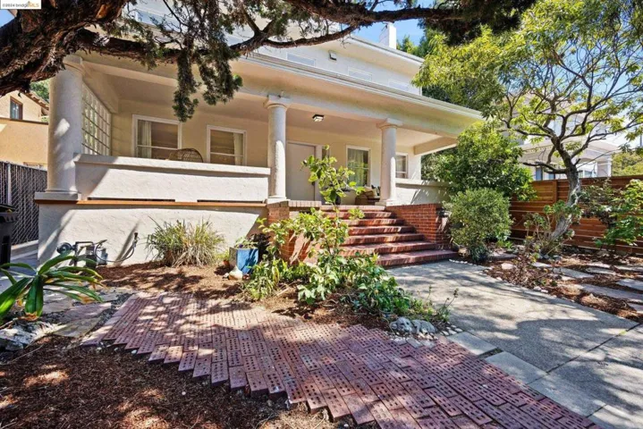 174 Santa Clara, Oakland, California 94610