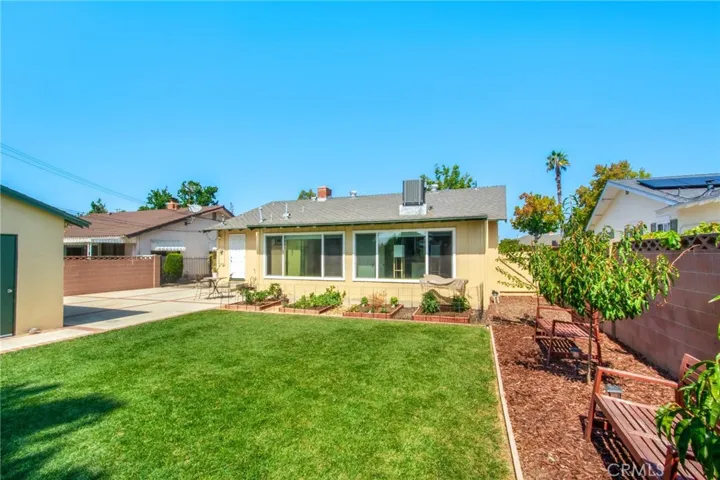 1402 E Madison Avenue, Orange, California 92867
