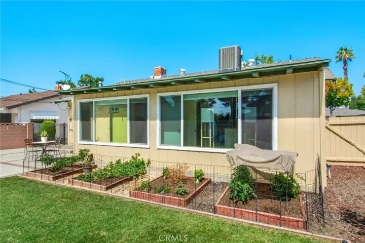 1402 E Madison Avenue, Orange, California 92867