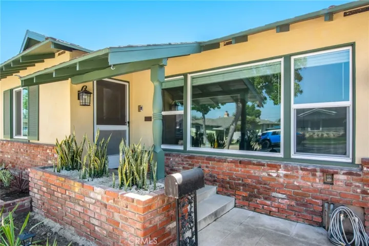 1402 E Madison Avenue, Orange, California 92867