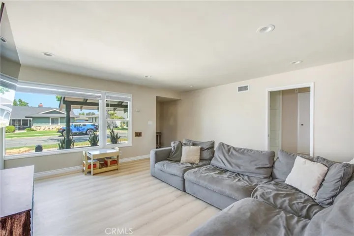 1402 E Madison Avenue, Orange, California 92867