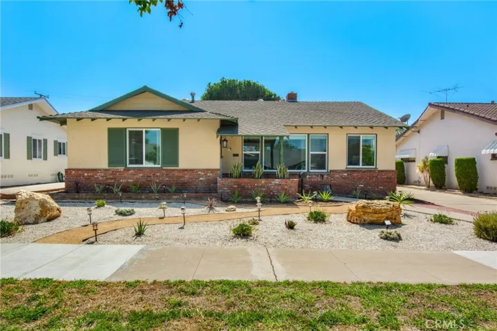 1402 E Madison Avenue, Orange, California 92867