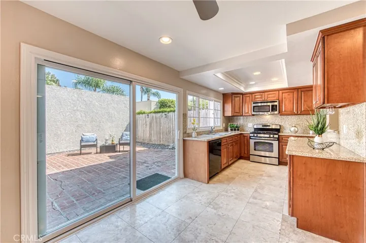 KITCHEN LOOKING TO PATIO
