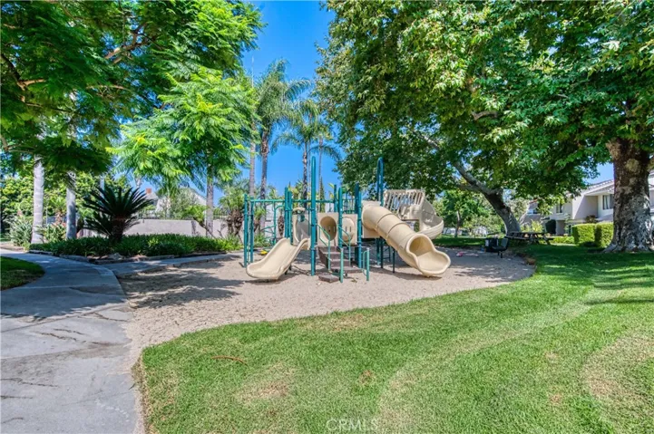 COMMUNITY TOT LOT