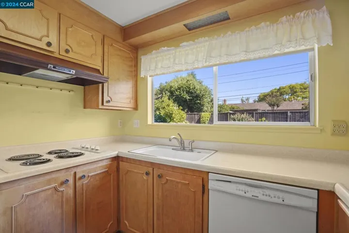 4625 Springwood Way, Concord, California 94521-1904
