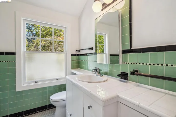107 Monticello Ave, Piedmont, California 94611