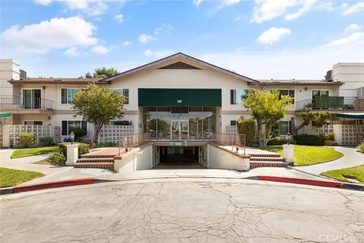 1360 Shadow Lane 212, Fullerton, California 92831
