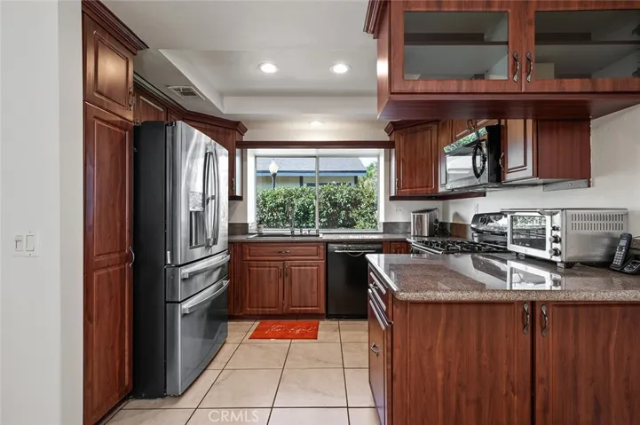 894 Carlton Privado, Ontario, California 91762