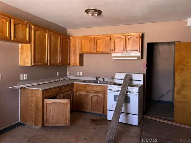 225 E Kings Street, Avenal, California 93204