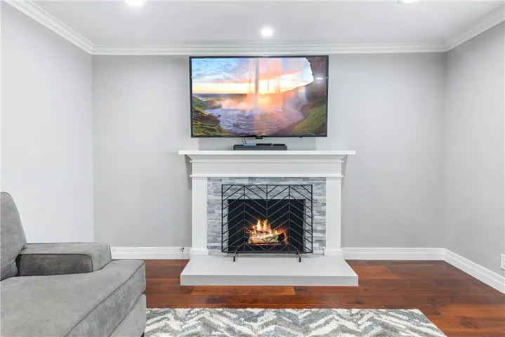 The real-deal here w/ the neutral look of a gray & chromatic paint scheme that makes everything else popssible (get-it?) What Artwork Do You Have that would simply Pop-off in this great focal space?  Exciting possibilities!