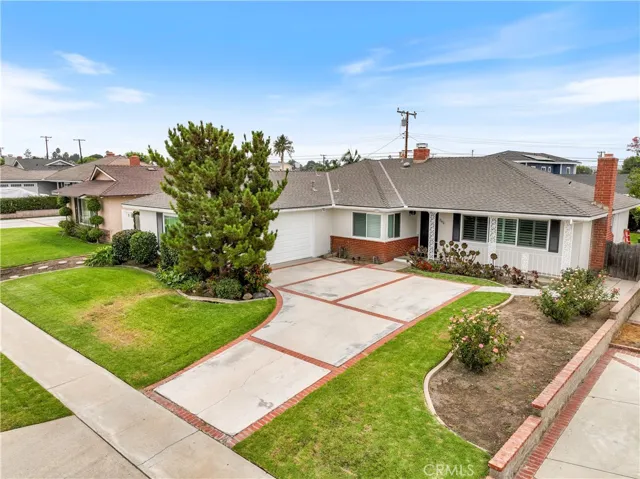 Sooo very handsome just sitting there... but everyone loves to reimagine the possibilities... So, how would you take this 7 and turn the front landscape it into a 10?