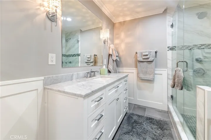 A Left at the end of the hall brings you to this Hallway Bathroom w/Timeless Surfaces & Useful Lighting Upgrades!  It's conveniently centered between two queen-bed sized bedrooms giving this wing of the home a distinct Jack-n-Jill style layout.