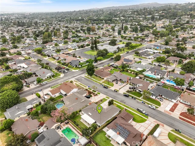 Need to get to work? 20min to 4 Fwys! (1)East on Whittier Blvd to 57Fwy (2)West 20min to the 605Fwy. (3)20min North on Hacienda gets me to the 60Fwy and (4)20min South on Beach Blvd is the 5Fwy... Talk about being centrally located!! or you can just take that Green Time Portal Floating over your house again?! Your House!? Your choice! Thanks for Touring with me!