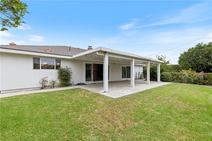 A well maintained lawn & garden greets you as you stare out the kitchen window into an open backyard - The rest is a Blank Canvas of Greener Possibilities. Think All-Season Outdoor Living?