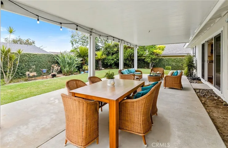 Teaks not your style? Then how about the more relaxed look of Wicker Furniture for casual dining & relaxed conversation?   Again, flooring and furniture are virtually staged