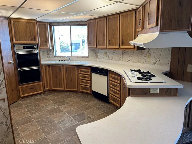 668 Seville Drive, Hemet, California 92543